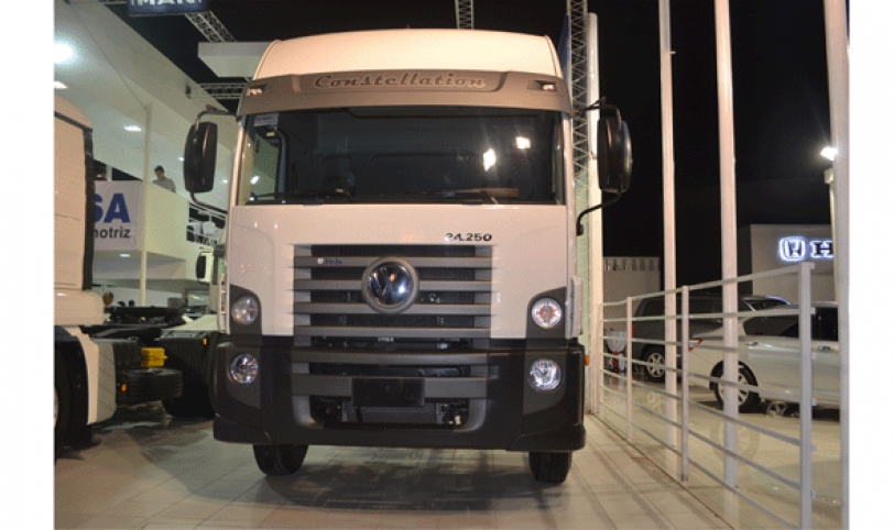 La concesionaria NIBOL oferta en la Expocruz 2014 el camión Volvo FMX desde los $us 350.000.