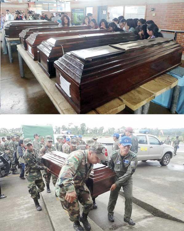 Estudiantes lloran a sus compañeros muertos (arriba) y los ataúdes son cargados al avión Hércules en el aeropuerto de Chimoré. fides chapare