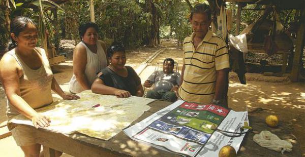 La familia Roca Hurtado está lista para votar. En la comunidad El Porvenir están preparados para elegir a sus autoridades