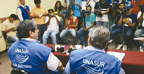 Delegados de Unasur llegaron el viernes a la capital cruceña y hablaron con la prensa