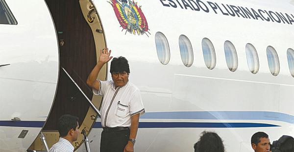 El presidente Evo Morales partió ayer rumbo al Vaticano, en Roma. Se reunirá con residentes bolivianos
