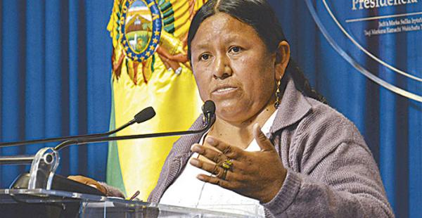 La ministra Nemesia Achacollo descarta ‘proyectos fantasmas’