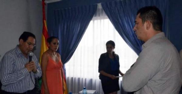 El fiscal general tomó juramento a Alejandro Cruz que reemplaza en el cargo a Wilma Blazz