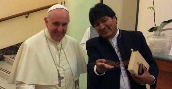 El presidente Evo Morales durante su encuentro con la autoridad eclesiástica en El Vaticano