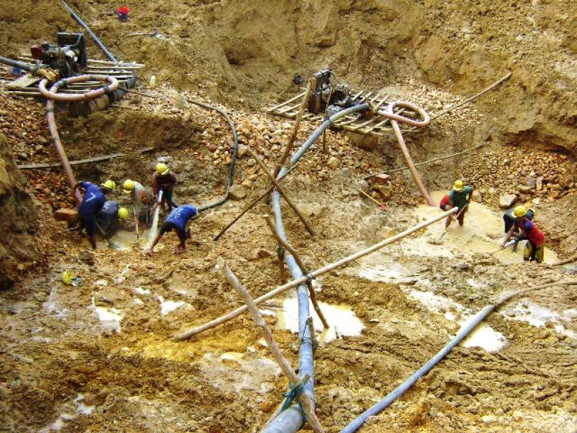 Gobernación inspecciona actividad minera en Guarayos