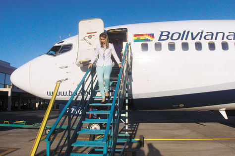 Destino. Un avión de BoA en su vuelo inaugural a Salta, Argentina.