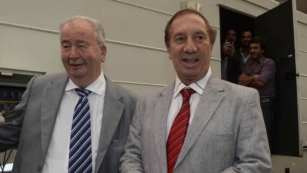 Juntos. Grondona respaldó a Bilardo antes del Mundial de México y el Doctor le respondió con el título. (DyN)