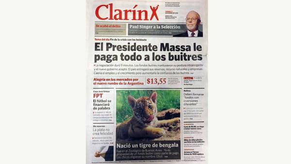 Se repartió en distintos barrios porteños un Clarín trucho firmado por La Cámpora. 