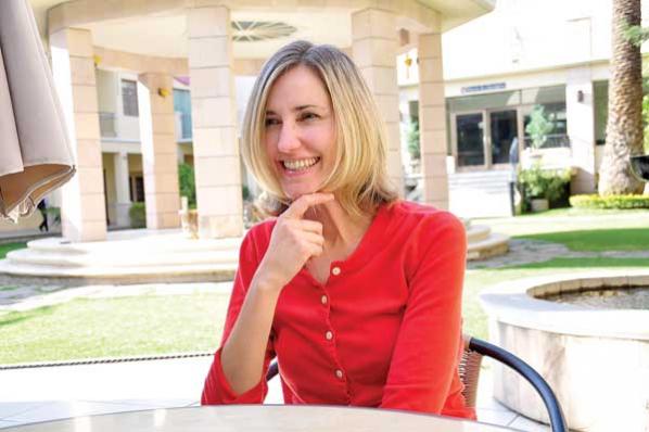 LA CÓNSUL GENERAL DE EEUU EN BOLIVIA, KIMBERLY ATKINSON, DURANTE LA ENTREVISTA CON <a href=