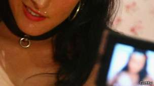 Mujer en cámara