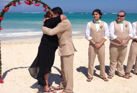 Un emotivo abrazo con la mamá