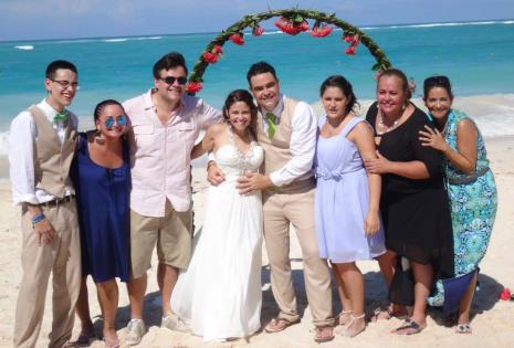 Diego Zambrana, Nataly Méndez, Mauricio Méndez, Sidny Oyola, Marisol Zambrana, Marisol Méndez y Carola Parejas