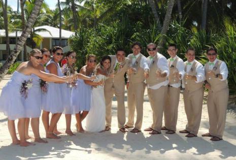 Los amigos más cercanos de los novios que estuvieron presentes