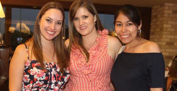 COLEGAS DE YANBAL. María Claudia Nürnberg, Ana Paola Ortiz y Rosmery Barrientos estuvieron presentes en la ocasión