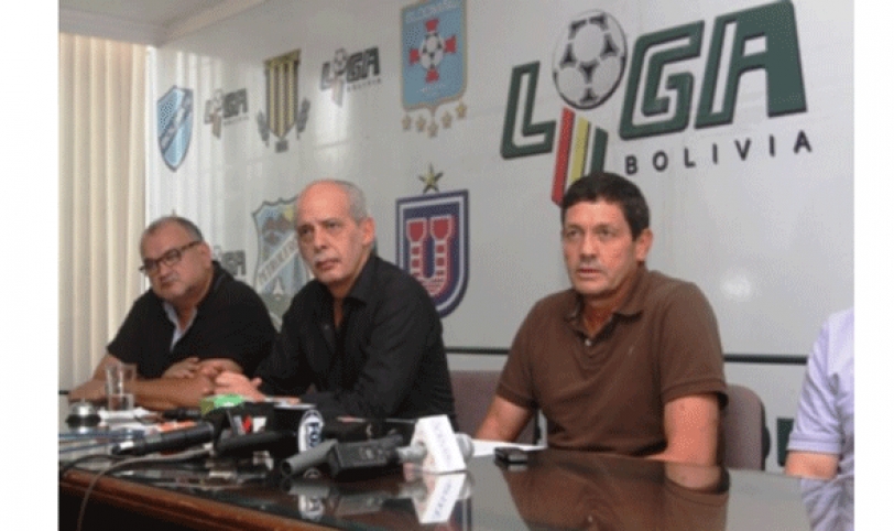 La FBF no descarta del todo a Mauricio Soria para DT oficial de la selección boliviana pese al posible juicio  en Potosí por racismo. En Blooming miran bien que Clausen sea técnico interino  de Bolivia contra Venezuela porque así no descuida el Apertura 2014-2015