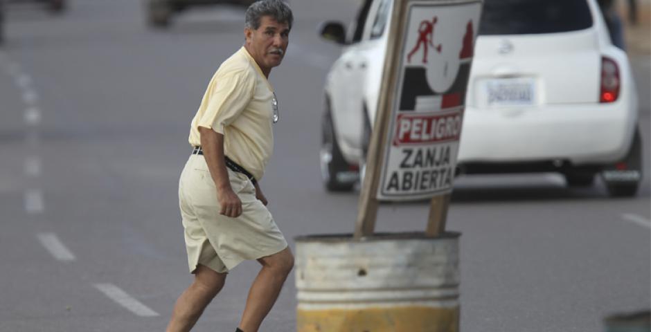 En la carretera al norte los peatones deben correr para no ser arrollados