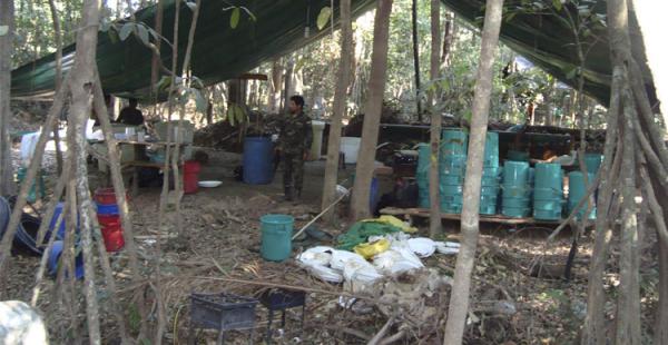 Los uniformados, al parecer, encontraron cierta cantidad de cocaína, precursores químicos y al menos 10 ambientes bien montados