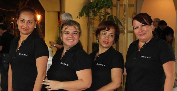 Martha Aramayo, Fabiola Romero, Virginia de Chávez y Skarlen Égüez, directiva de la promoción Reivers 2014, que apoyaron a sus hijos en la labor