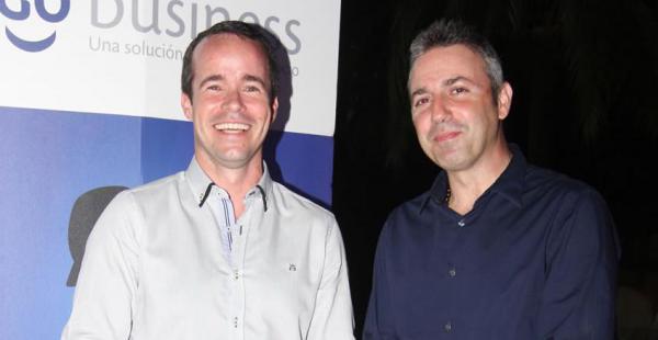 TORNEO DE GOLF RECIBIERON A 180 DEPORTISTAS Sebastián Manzano, gerente de servicios móviles de TIGO y Leandro Lagos, de TIGO Star