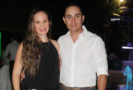 Daniel Patiño (ganador del torneo) y María Laura Mendoza