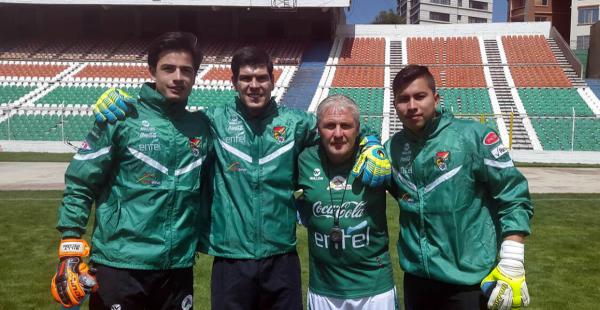 Guillermo Viscarra, Carlos Lampe, Denis Pilet (entrenador de arqueros) y Rómel Quiñónez