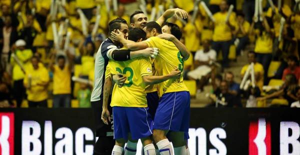 La selección de Brasil derrotó a la colombiana por 7-2