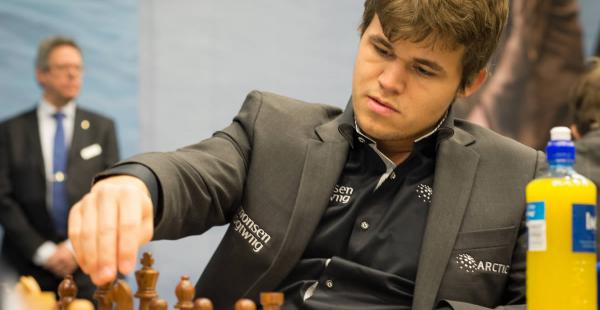 Carlsen consiguió con las blancas el punto de la victoria (6,5-4,5) en una partida marcada por una tensa lucha posicional