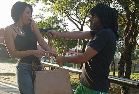 Pamela Justiniano y Fabio Zmbrana en media producción del corto