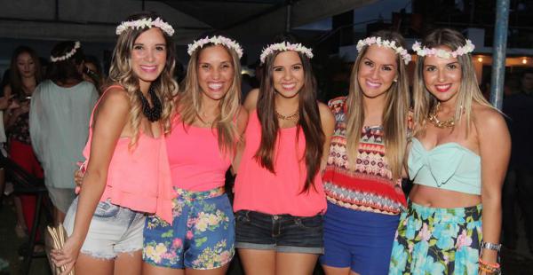 Susana Moreno, María Fernanda García, Alejandra Suárez, Lorgina Viveros y Nahla Yusuf acordaron lucir vestimenta y accesorios veraniegos. Destacaron entre la multitud
