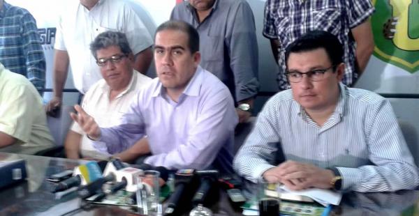 Jorge Humérez (centro) agradeció a los dirigentes de los clubes bolivianos por la confianza. El dirigente cochabambino estará al frente de la Liga por los próximos cuatro años