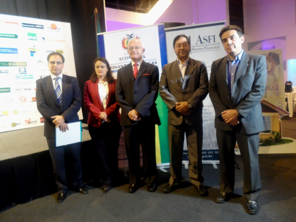 Sergio Asbún (Asoban Filial Santa Cruz) Lenny Valdivia (ASFI) Sergio Velarde (BCB)_ Luis Arce Catacora y Mario Guillén