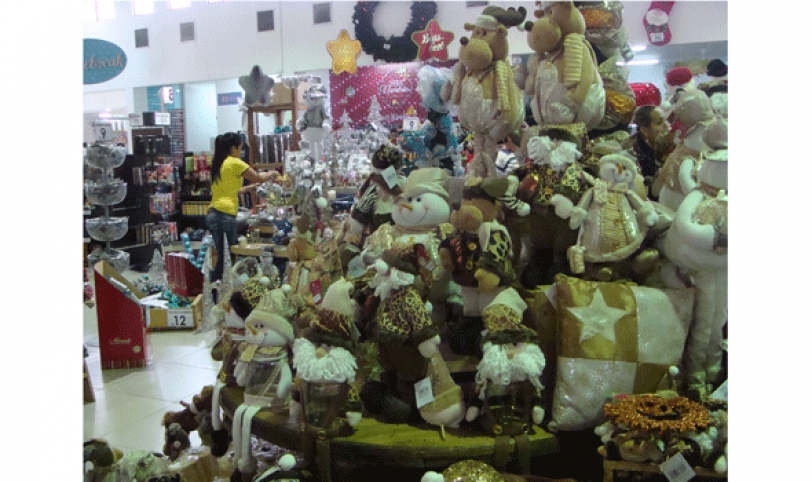 Los adornos, muñecos, cintas, en tono animal print son la última novedad en la tendencia navideña este año.