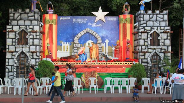 Altares navideños en una avenida de Managua, Nicaragua. Foto: Bartolomé Ibarra Mejía