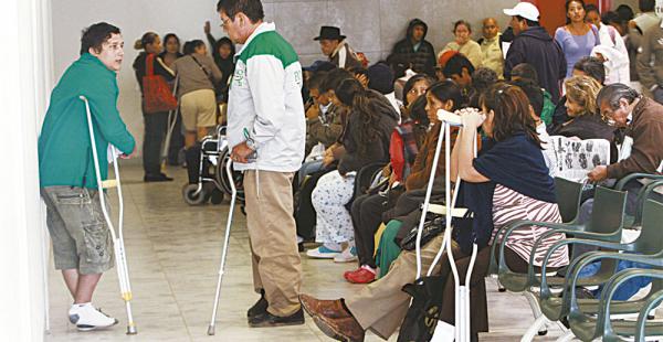 Los asegurados protestan por la mala atención. Hay quejas de la atención en emergencia ypor las bajas médicas, entre otras cosas