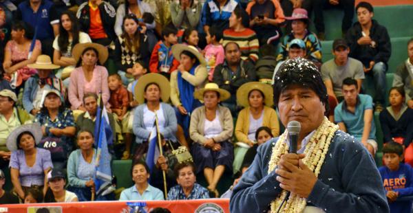 El presidente Evo Morales entregó un coliseo cerrado en el municipio de Tacachi, ubicado a 75 kilómetros de la ciudad de Cochabamba, donde aprovechó la oportunidad para refirirse a EEUU