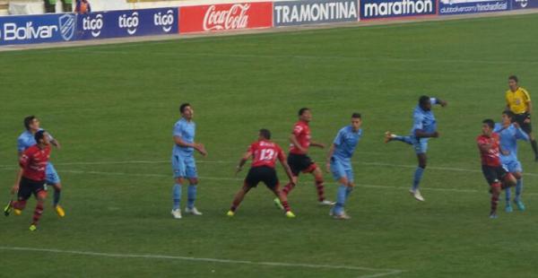 Bolívar aprovechó una pelota parada para marcar su gol y ponerse en ventaja sobre Wilstermann