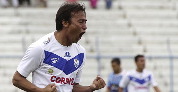 Wílder Zabala grita a todo pulmón su gol logrado ante Blooming. El volante fue figura