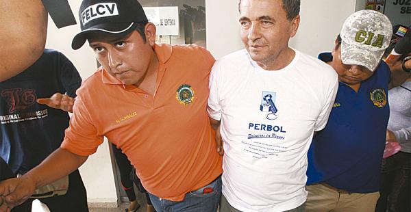 Vicente Arce, que se dedica a la venta de maquinaria pesada, cuando salía del juzgado tras la audiencia