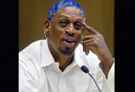 Dennis Rodman: La época de las 'vacas gordas' llegó para este deportista de 1995 a 1998, cuando cobró notoriedad en Chicago Bulls. Su forma de ser y su particular forma de verse (tatuajes y perforaciones incluidas) lo llevaron a ganar millones de dólares.