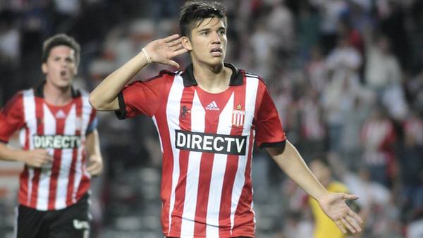 Joaquín Correa, mediocampista de Estudiantes, celebra su gol ante Peñarol. (DyN)