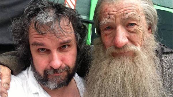 Dos magos. Peter Jackson, el director, e Ian McKellen, que fue Gandalf, el Gris. Foto: Warner Bros.