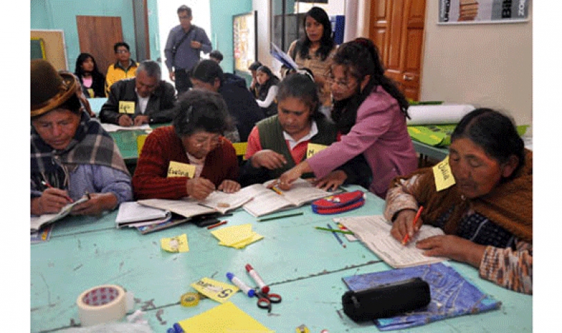 El analfabetismo en Bolivia se redujo de un 3,59% a 3,32% .