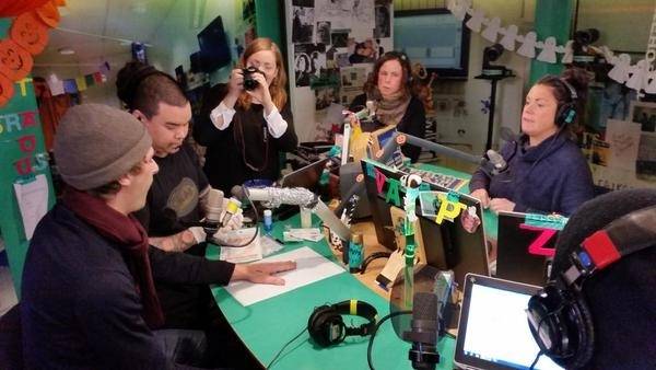 El grupo promocionó los chips en una radio sueca.