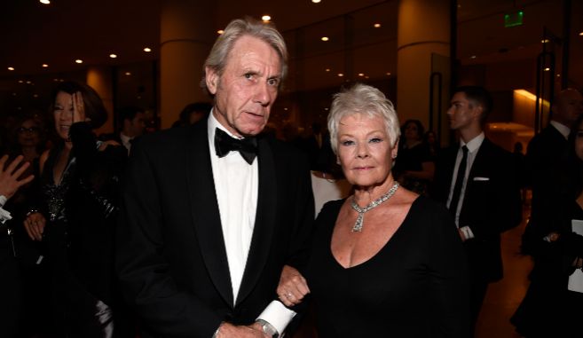David Mills y Judi Dench, en la última entrega de los premios BAFTA.
