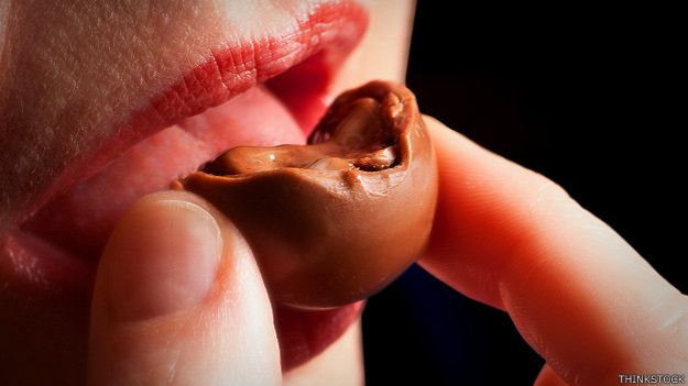 Comiendo chocolate