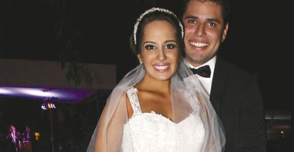 Marcela Bruun y Mario Hugo Paz no escondieron su alegría. Ella lució un traje de Rosa y Gris Novias