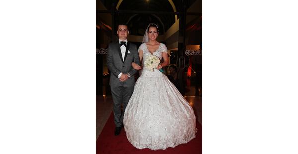 Diego Barbery y Judith Parada posaron en su ingreso al salón. Por el momento no tendrán luna de miel