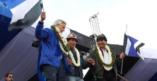 Evo Morales junto a Álvaro García Linera y Juan Carlos Trujillo durante la campaña del MAS.