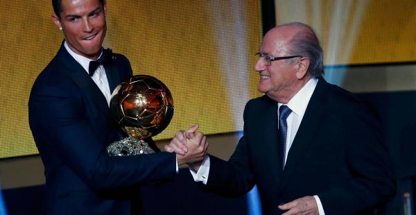 El portugués superó en la votación al portero de la selección alemana Manuel Neuer y al argentino Lionel Messi. Recibió el galardón de manos del presidente de la FIFA Joseph Blatter