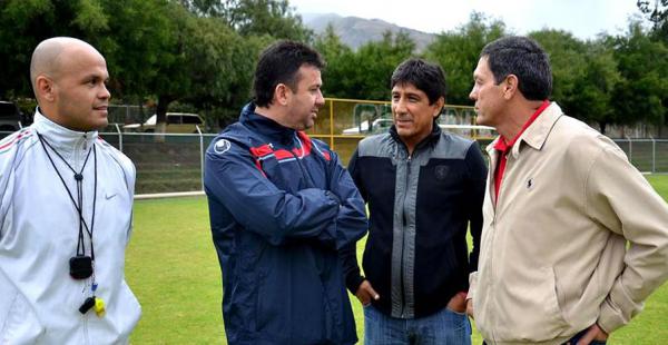 Argüello, Baldivieso, Illanes y Soria dialogan amigablemente. La figura no se repitió el martes porque ‘Baldi’ ordenó su desalojo de la práctica